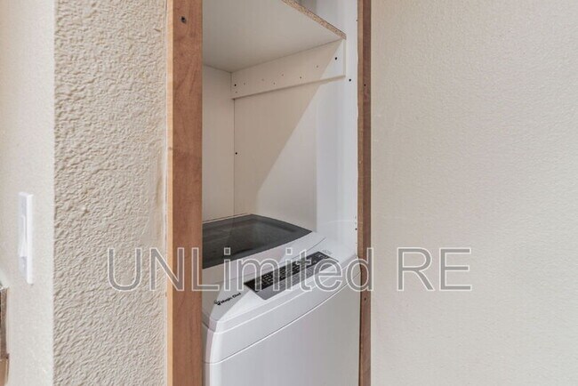 Building Photo - 1385 W University Ave