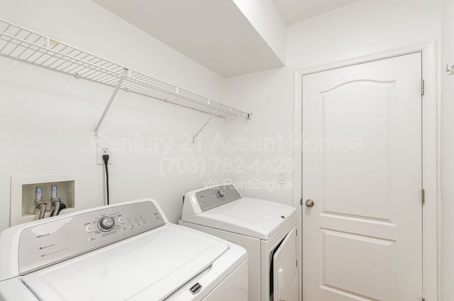 Building Photo - 22824 Ferncrest Terrace