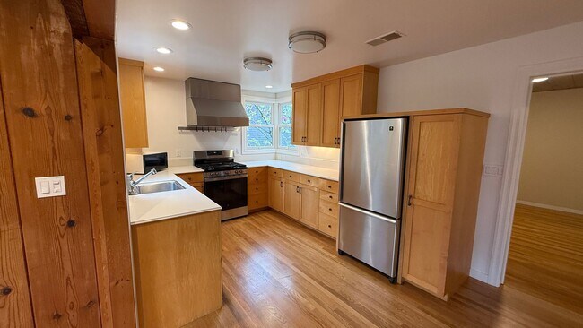 Building Photo - 4172 Howe St