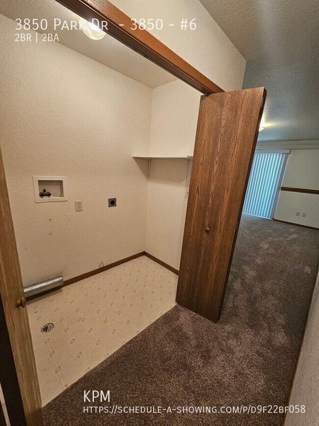 Building Photo - 3850 Park Dr