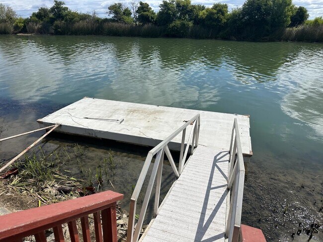 Building Photo - 128 Oxbow Marina Dr