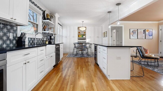 Building Photo - 307 Avondale Dr