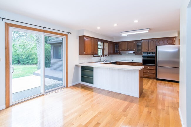 Building Photo - 6868 Crane Rd