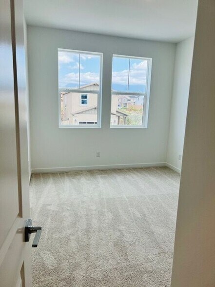 Building Photo - 16739 Plantain Wy