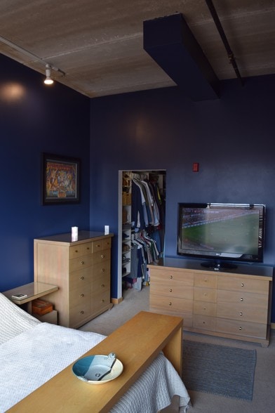 Building Photo - 210 S Water St