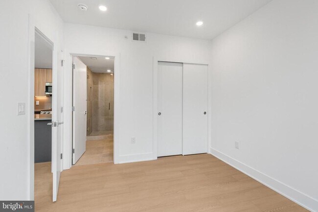 Building Photo - 2000 Dreer St