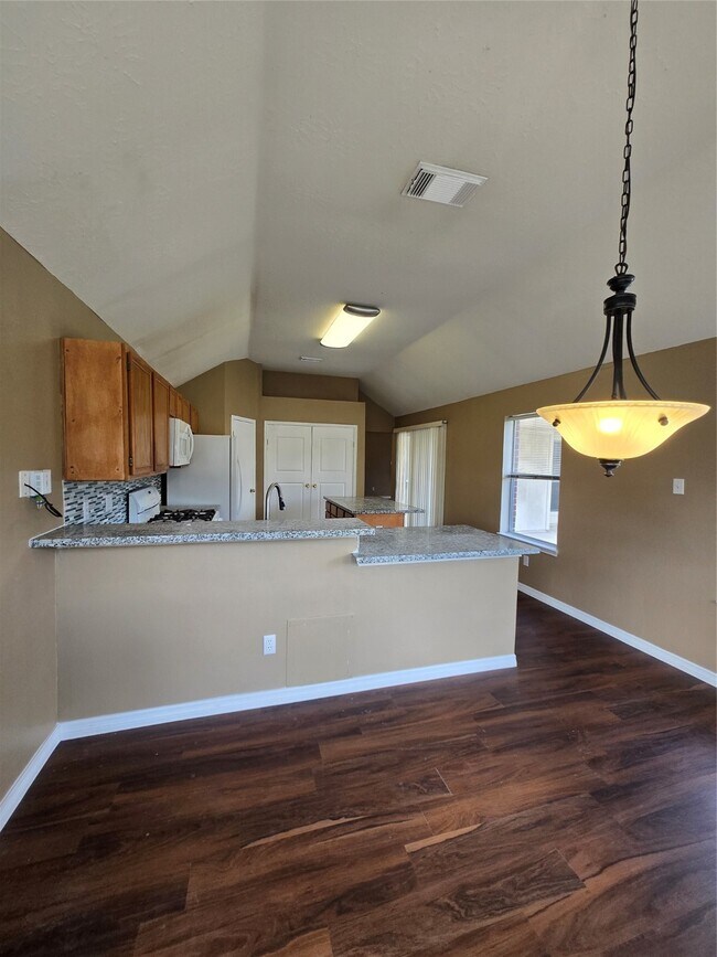 Building Photo - 2730 N Larkspur Cir