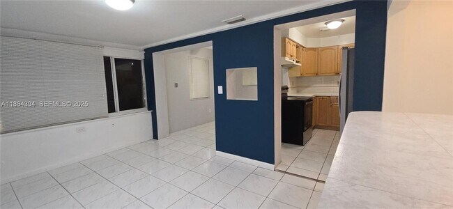 Building Photo - 502 N 70th Way