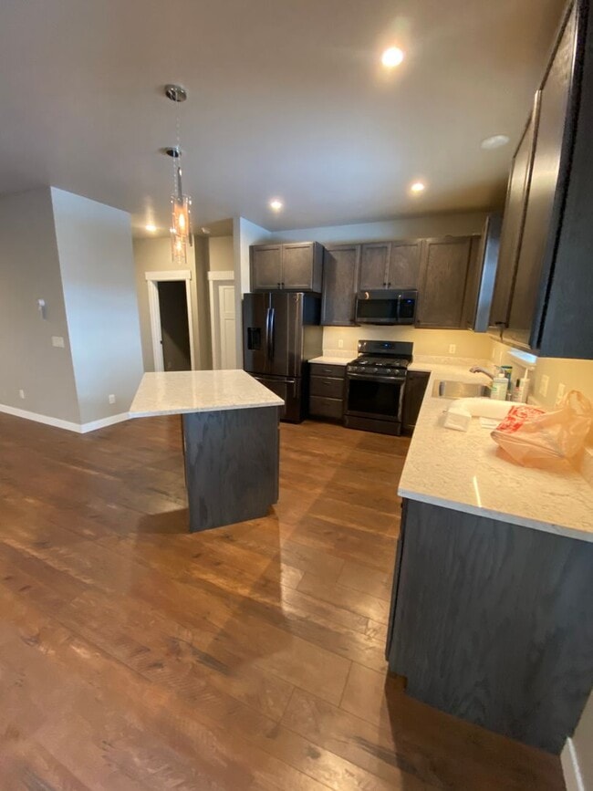 Building Photo - Newer Home - 3 Bedroom - 2 Bath - Corvallis