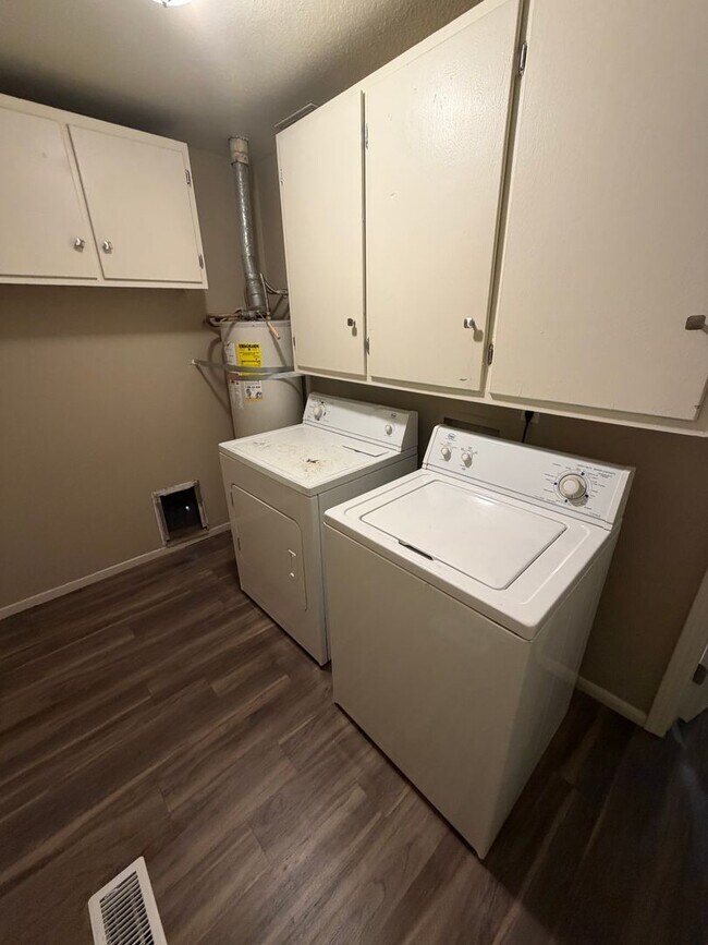 Building Photo - Upgrade Your Living: Spacious 4-Bedroom Ho...