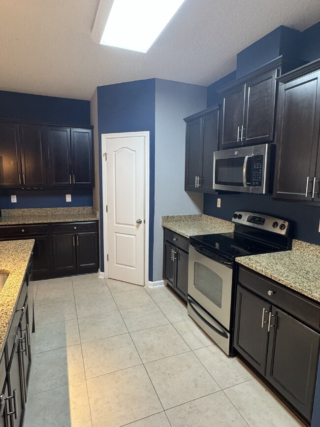 Building Photo - For Rent