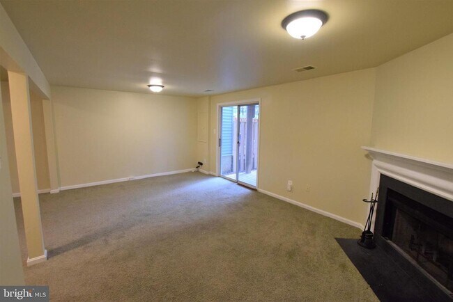 Building Photo - 6605 Briarleigh Way