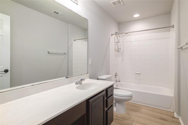 Building Photo - 315 Settlers Home Dr