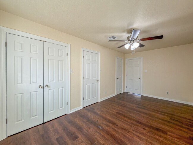 Building Photo - Fully Remodeled 3 Bed, 2 Bath Home in Fort...