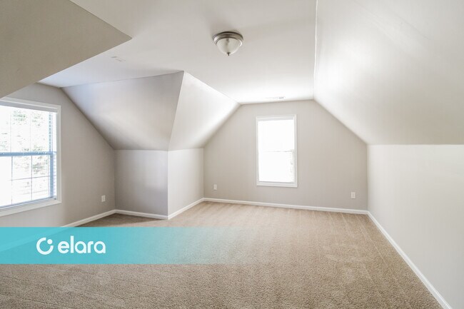 Building Photo - 8007 Harmony Lakes Dr