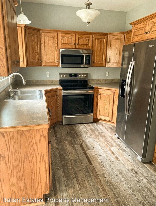 Building Photo - 3 br, 2.5 bath House - 600 Highland Ridge