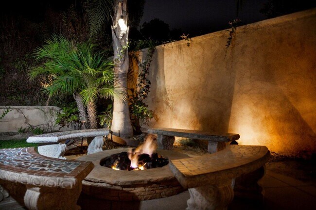 Building Photo - ABSOLUTELY STUNNING ENTERTAINER HOME (4 be...