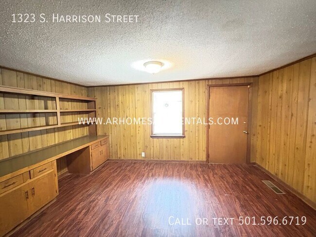 Building Photo - 1323 S Harrison St