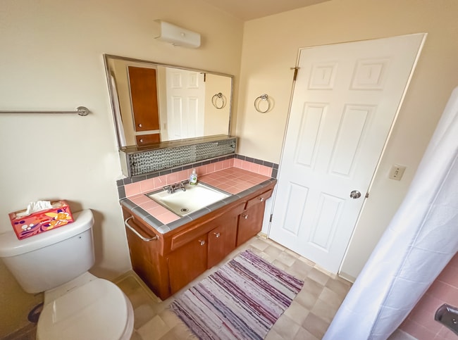 Building Photo - Charming Triplex with Hardwood Floors, Appliances, and Utilities Included in Prime Ballard-Fremon...