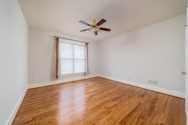 Building Photo - 9445 Stoney Ridge Ln