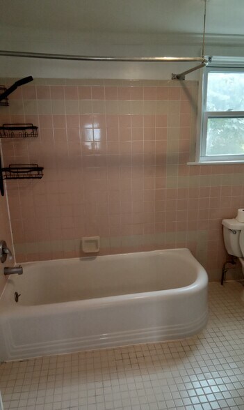 Building Photo - 39 E 4th St