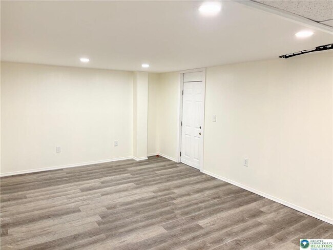 Building Photo - 1319 Mohr Cir