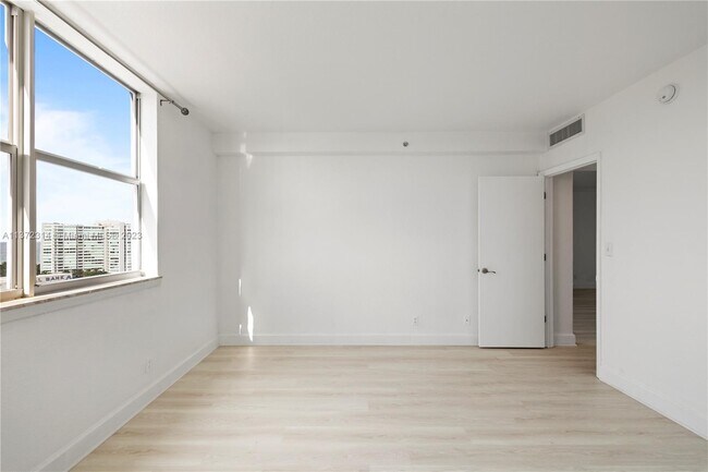 Building Photo - 401 69th St
