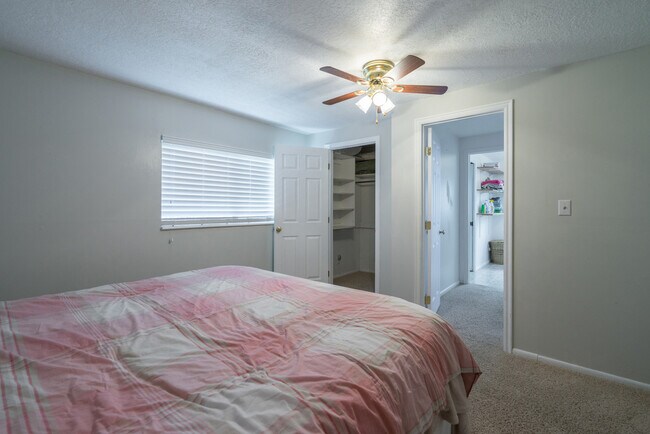Building Photo - 3 Bedroom Home In St. George With Spacious Backyard