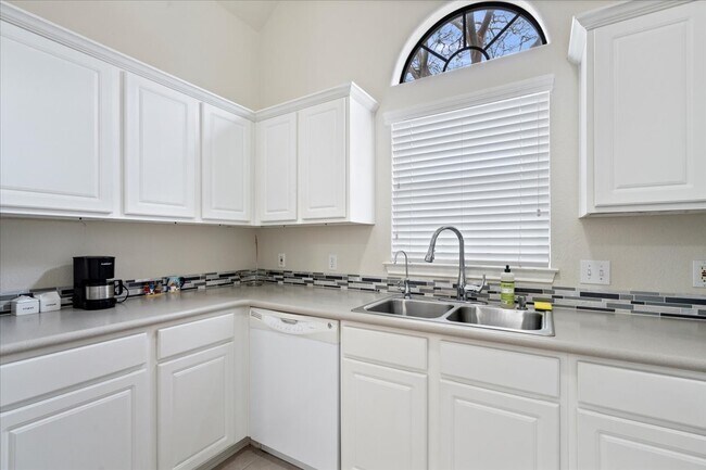 Building Photo - 2338 Bermuda Shores Dr