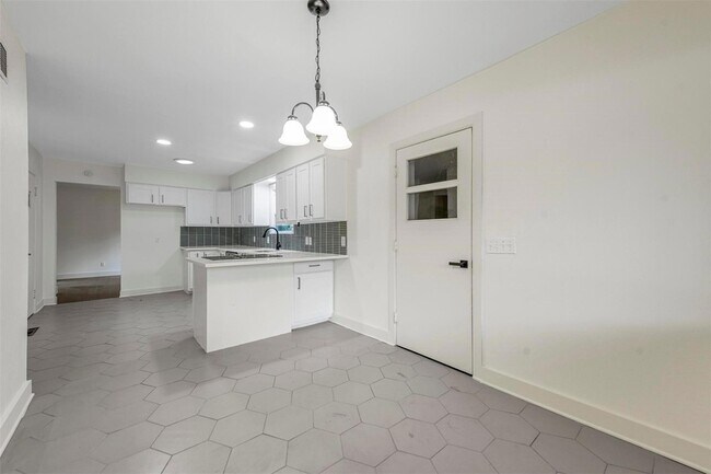 Building Photo - 3936 Piedmont Rd