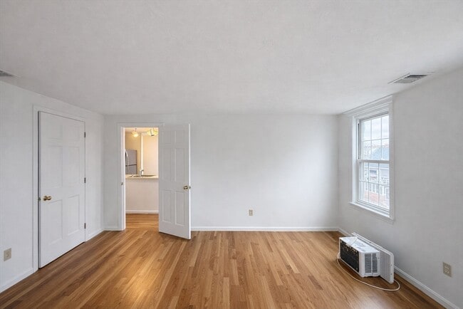 Building Photo - 78 Dalby St