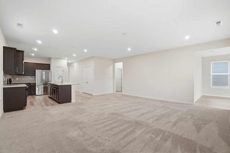 Building Photo - 1242 Fairstone Dr