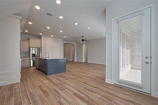 Building Photo - 29808 Breezy Pnes Lp