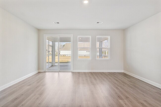Building Photo - 2053 Ainsley Dr