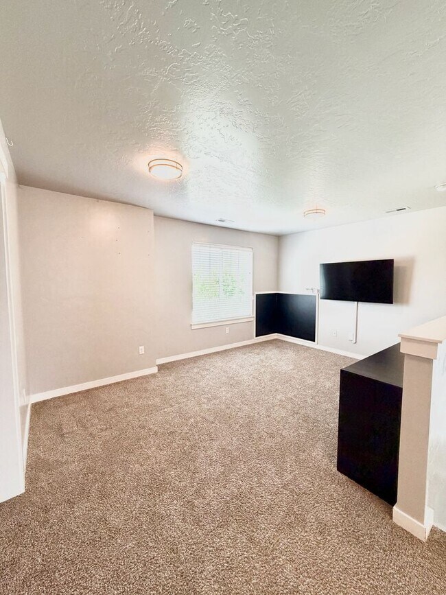 Building Photo - Stunning Nampa Home with RV Parking!