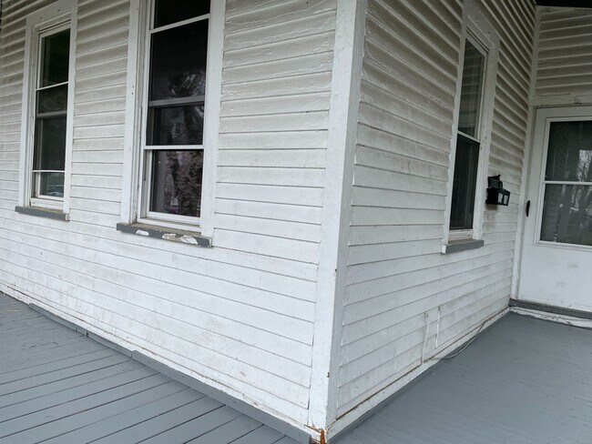 Building Photo - 153 Walnut St