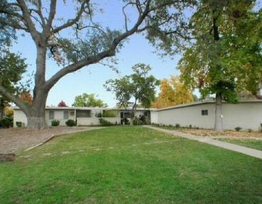 Building Photo - The Oaks at River College