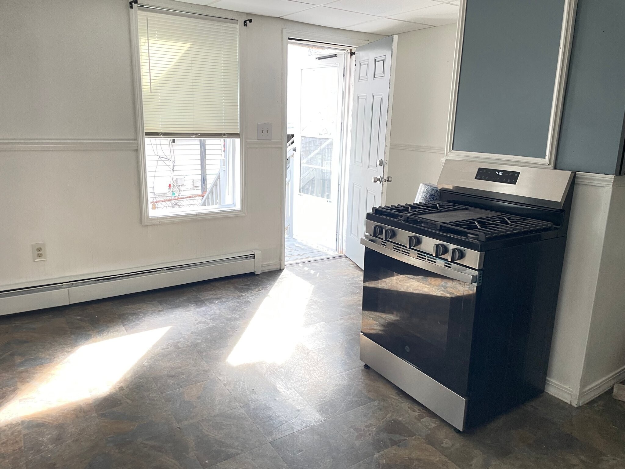 Building Photo - 99 Beach St