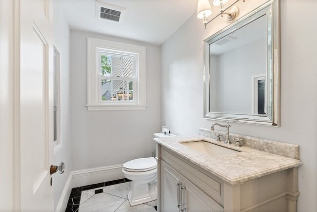 Building Photo - 205 Sohier St