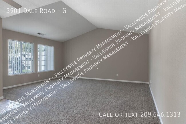 Building Photo - Modesto 2 Bedroom 2 Bath Condo "Parkview V...