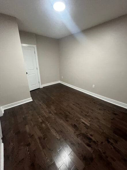 Building Photo - 190 N Park St