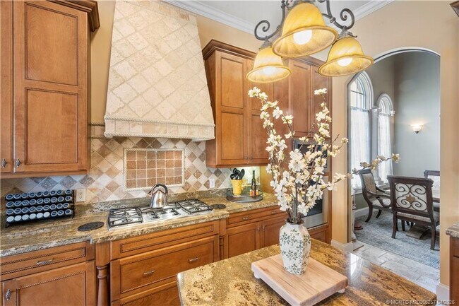 Building Photo - 130 SE Bella Strano