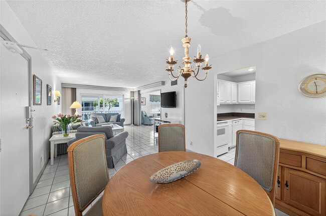 Building Photo - 6417 Bay Club Dr