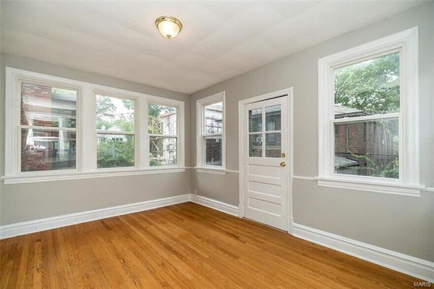 Building Photo - 7375 Amherst Ave