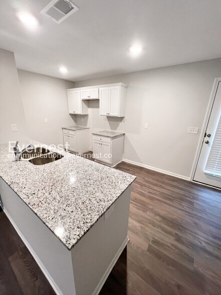 Building Photo - 4033 Highland Ave