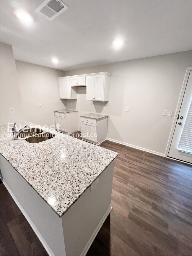 Building Photo - Lovely 3-Bedroom Home with Great Spaces / Pet-Friendly / Available Now!