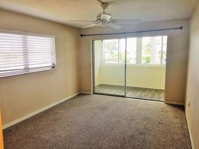 Building Photo - 12000 Capri Cir S