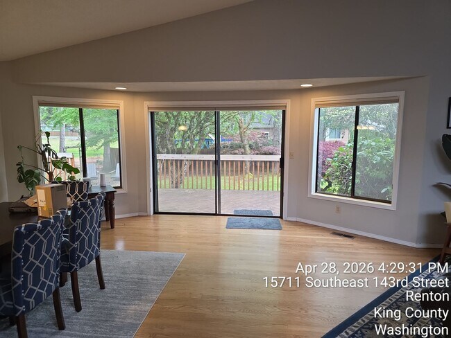 Building Photo - Renton - 4 bedroom 2.5 bath rental home - Custom home with large rooms - Available July 5th 2026