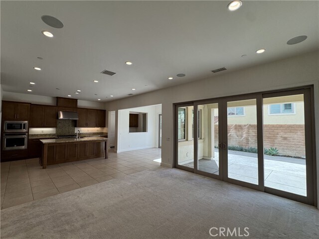 Building Photo - 66 Diamond Flats