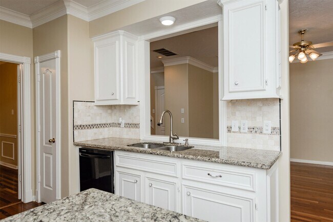 Building Photo - 215 Sunset Ridge Dr